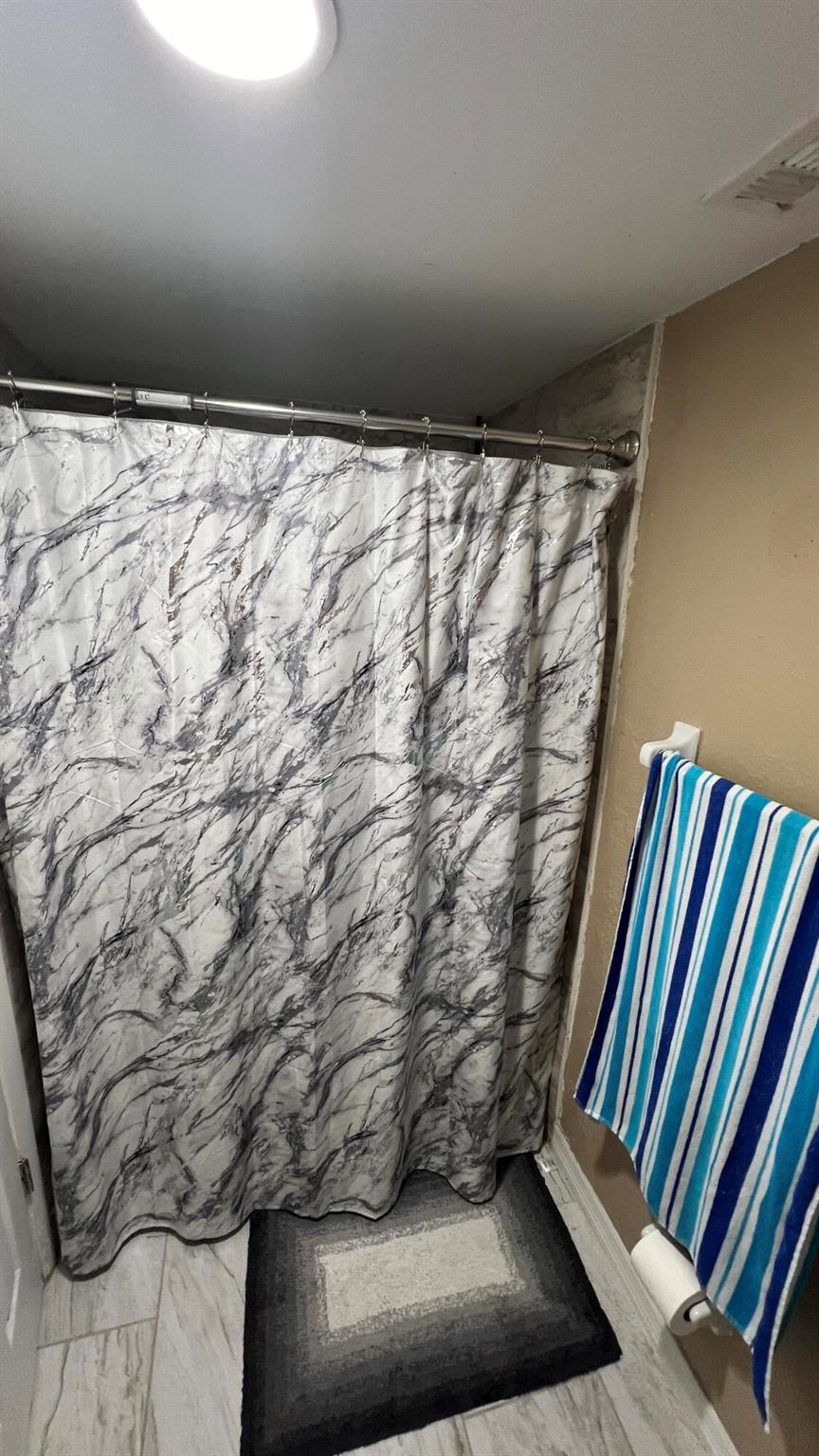 MIDPORT PLACE I, A CONDOM - Residential Lease