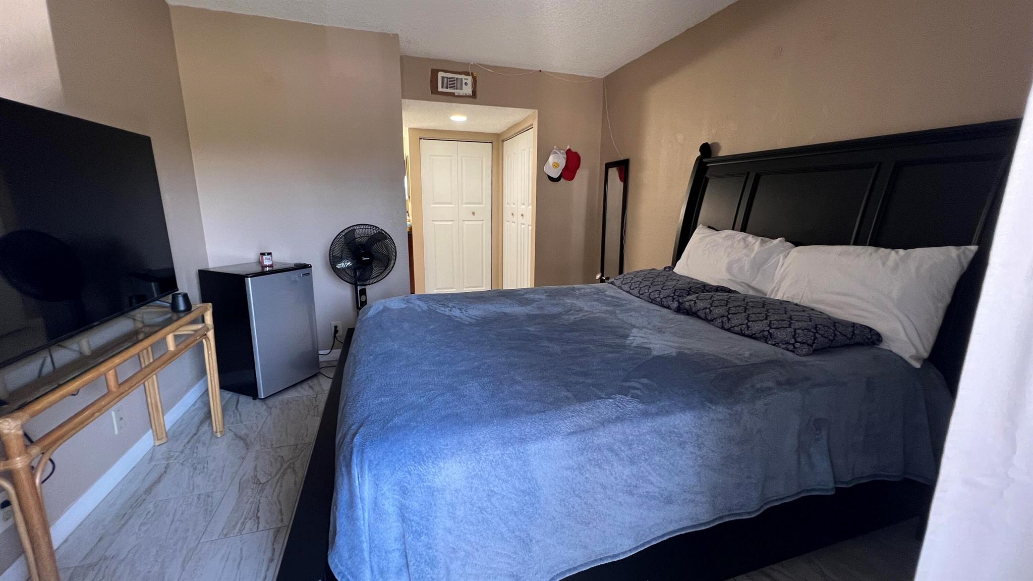 MIDPORT PLACE I, A CONDOM - Residential Lease