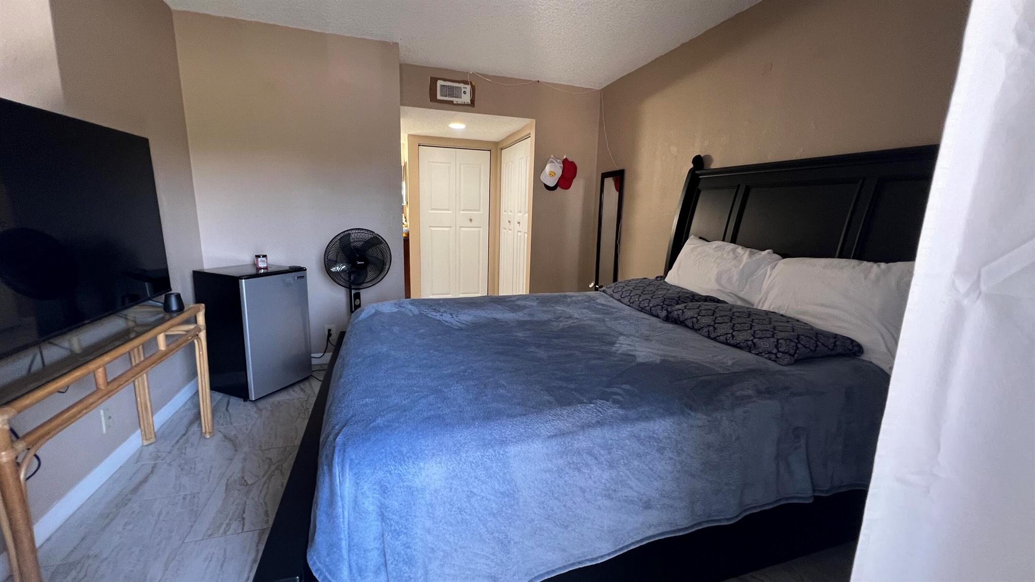 MIDPORT PLACE I, A CONDOM - Residential Lease