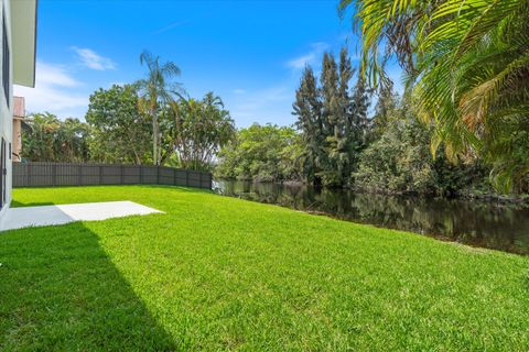 Tiny photo for 911 Mockingbird Lane, Plantation, FL 33324 (MLS # B26007505)