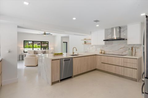 Tiny photo for 911 Mockingbird Lane, Plantation, FL 33324 (MLS # B26007505)