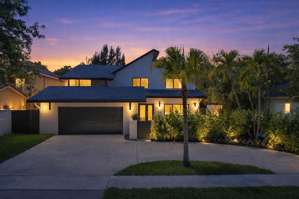 Photo of 911 Mockingbird Lane, Plantation, FL 33324 (MLS # B26007505)