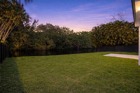 Tiny photo for 911 Mockingbird Lane, Plantation, FL 33324 (MLS # B26007505)