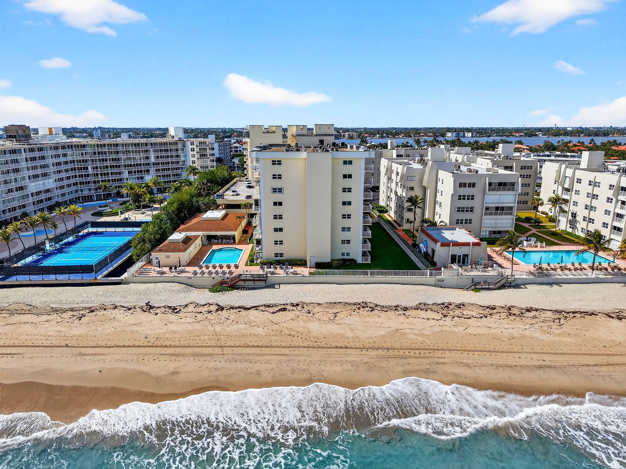 LE CHATEAU ROYAL CONDO - Residential