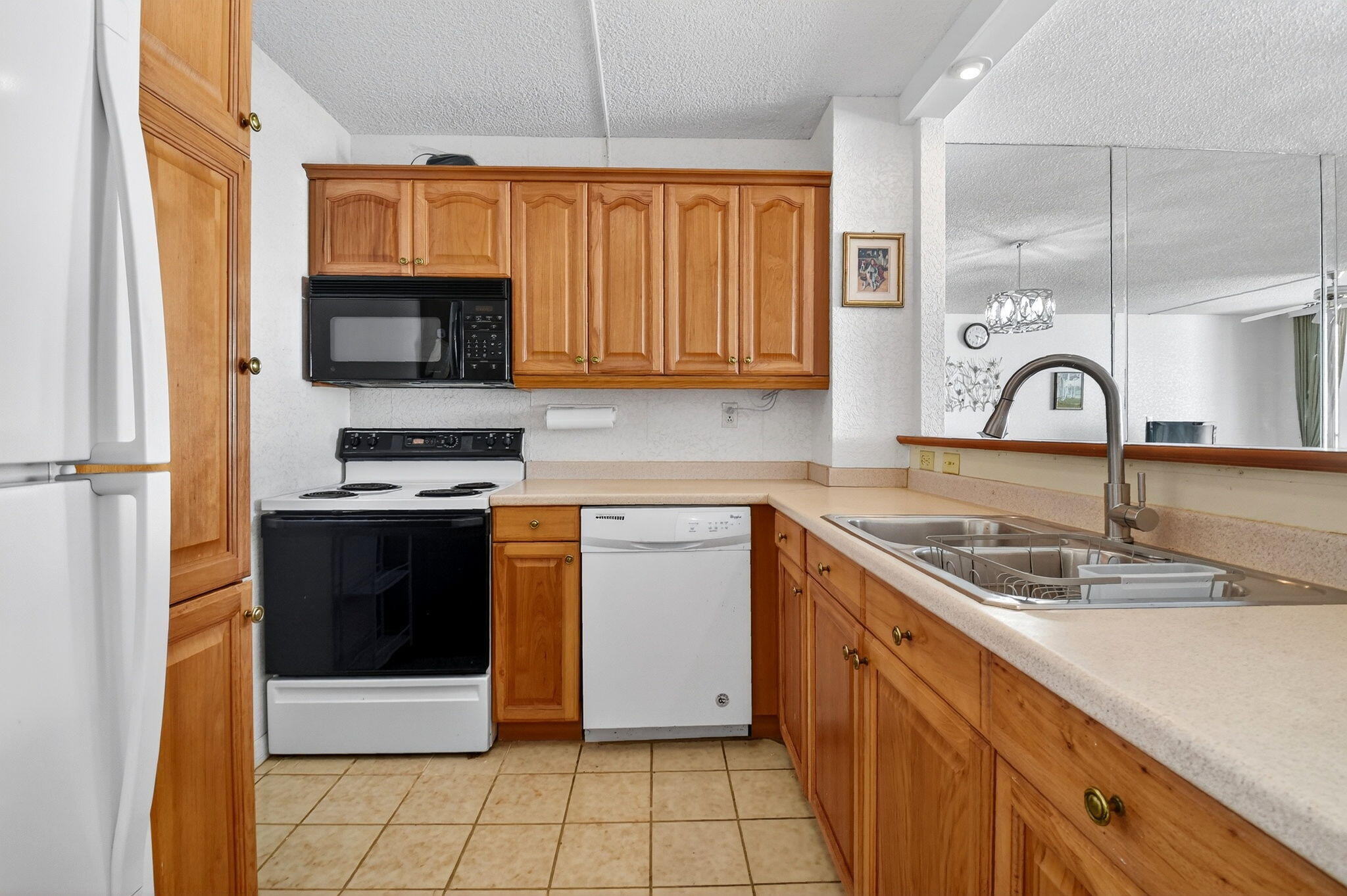 LE CHATEAU ROYAL CONDO - Residential