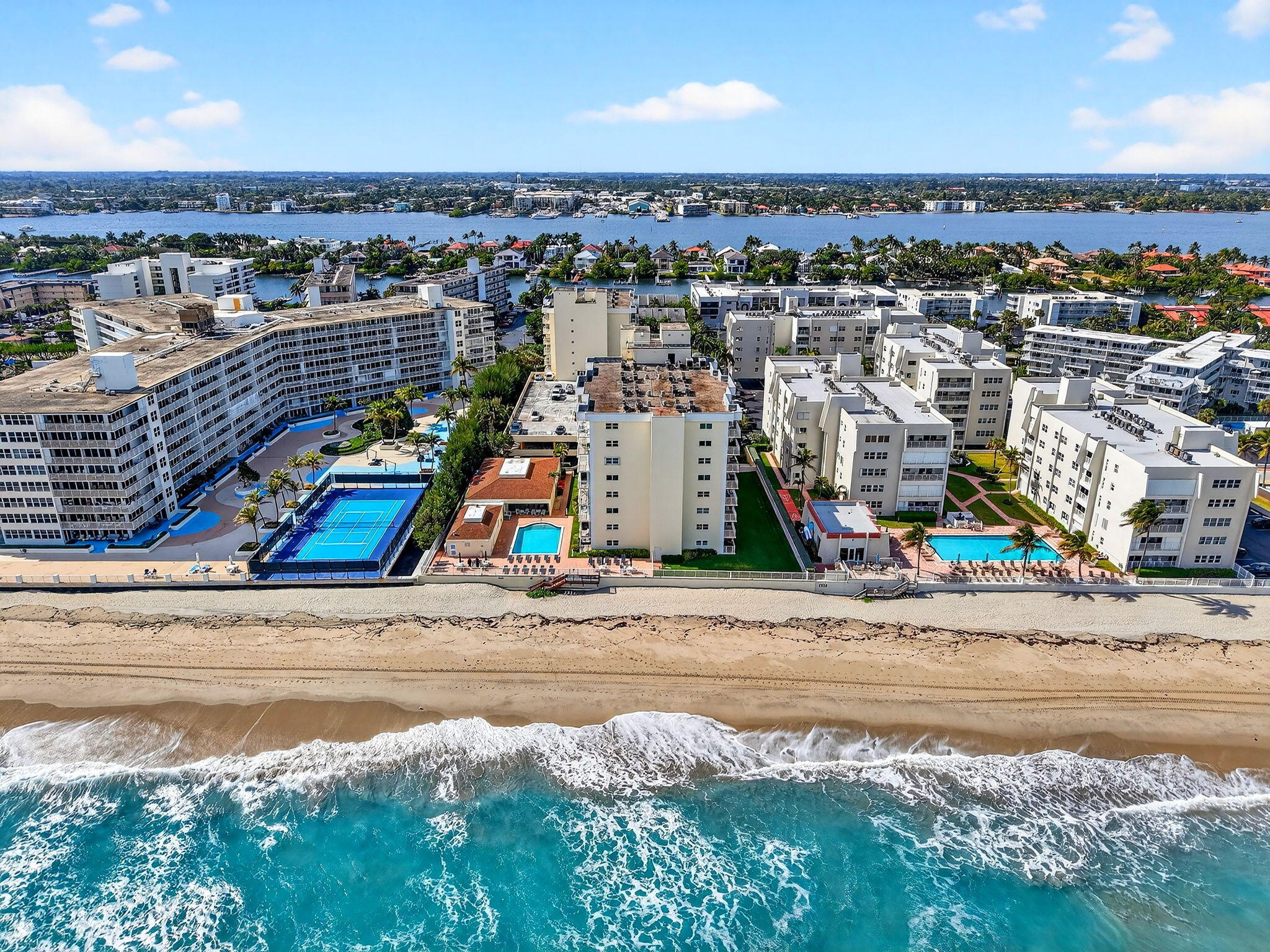 LE CHATEAU ROYAL CONDO - Residential