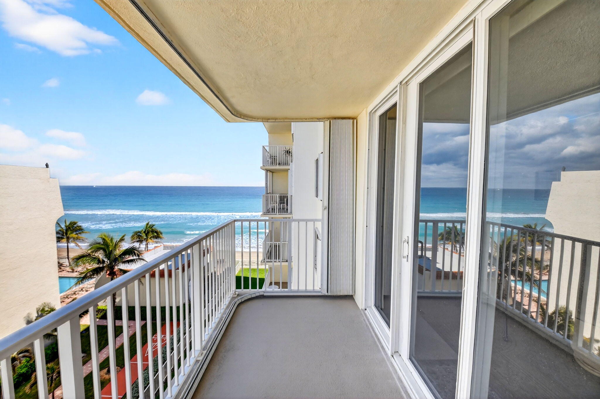 LE CHATEAU ROYAL CONDO - Residential