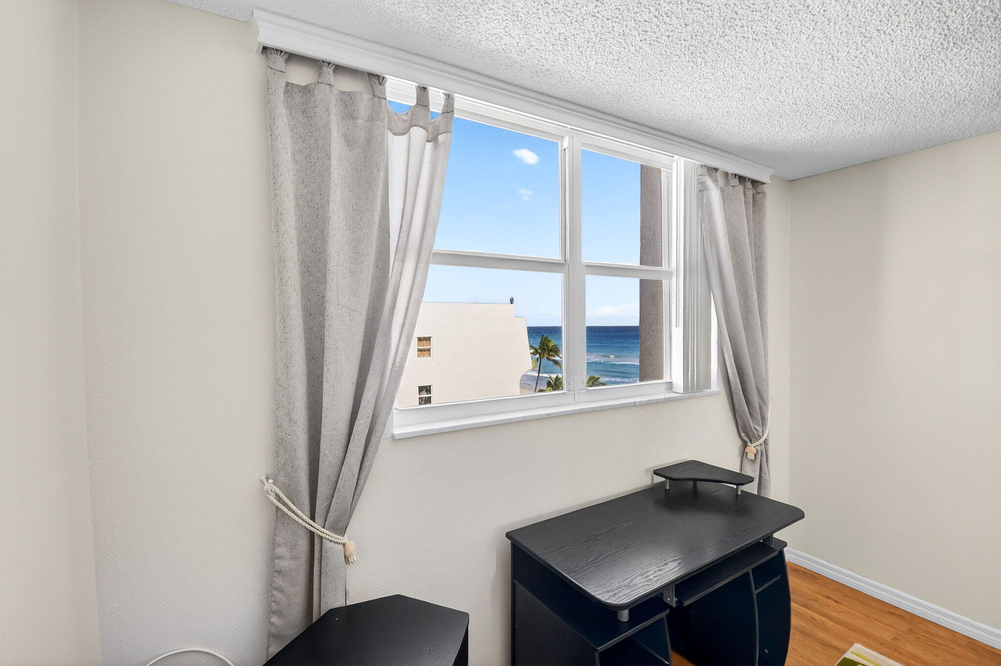 LE CHATEAU ROYAL CONDO - Residential