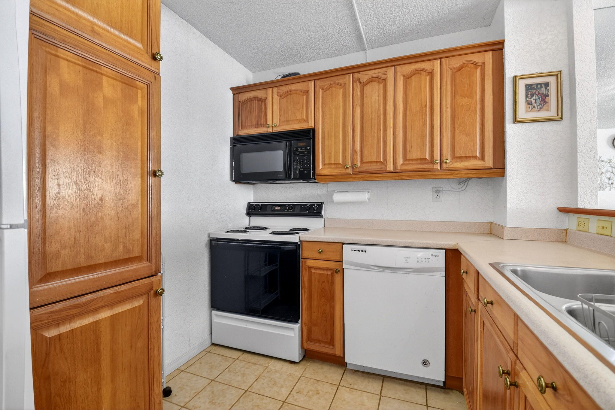 LE CHATEAU ROYAL CONDO - Residential