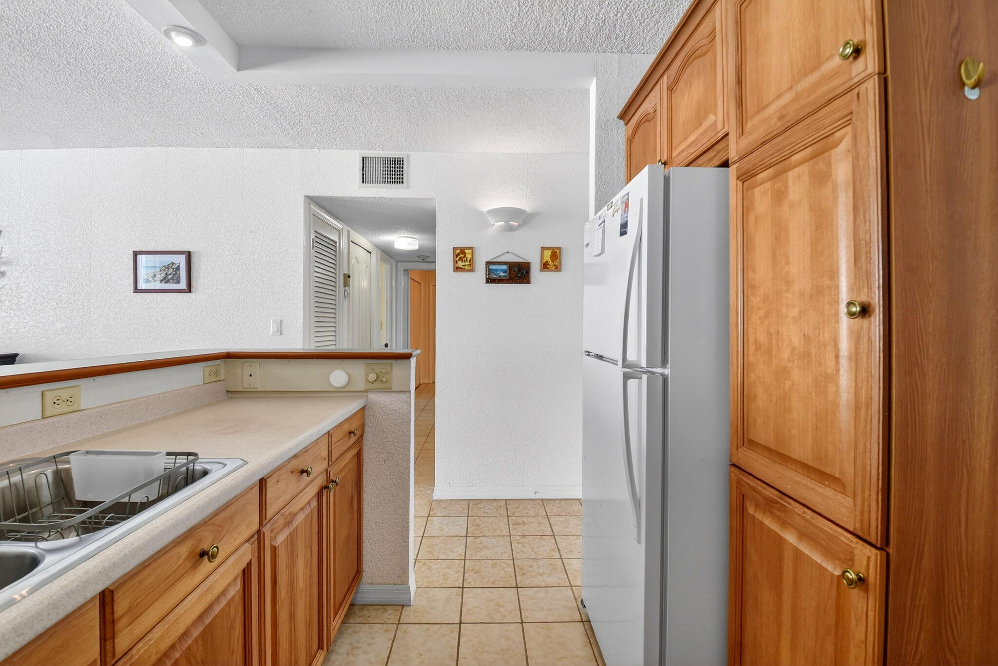 LE CHATEAU ROYAL CONDO - Residential