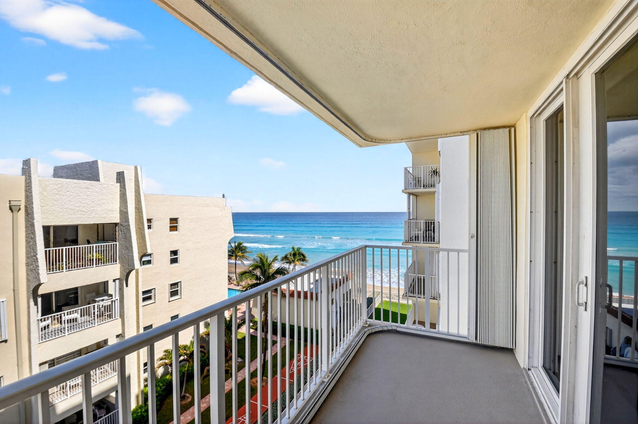 LE CHATEAU ROYAL CONDO - Residential