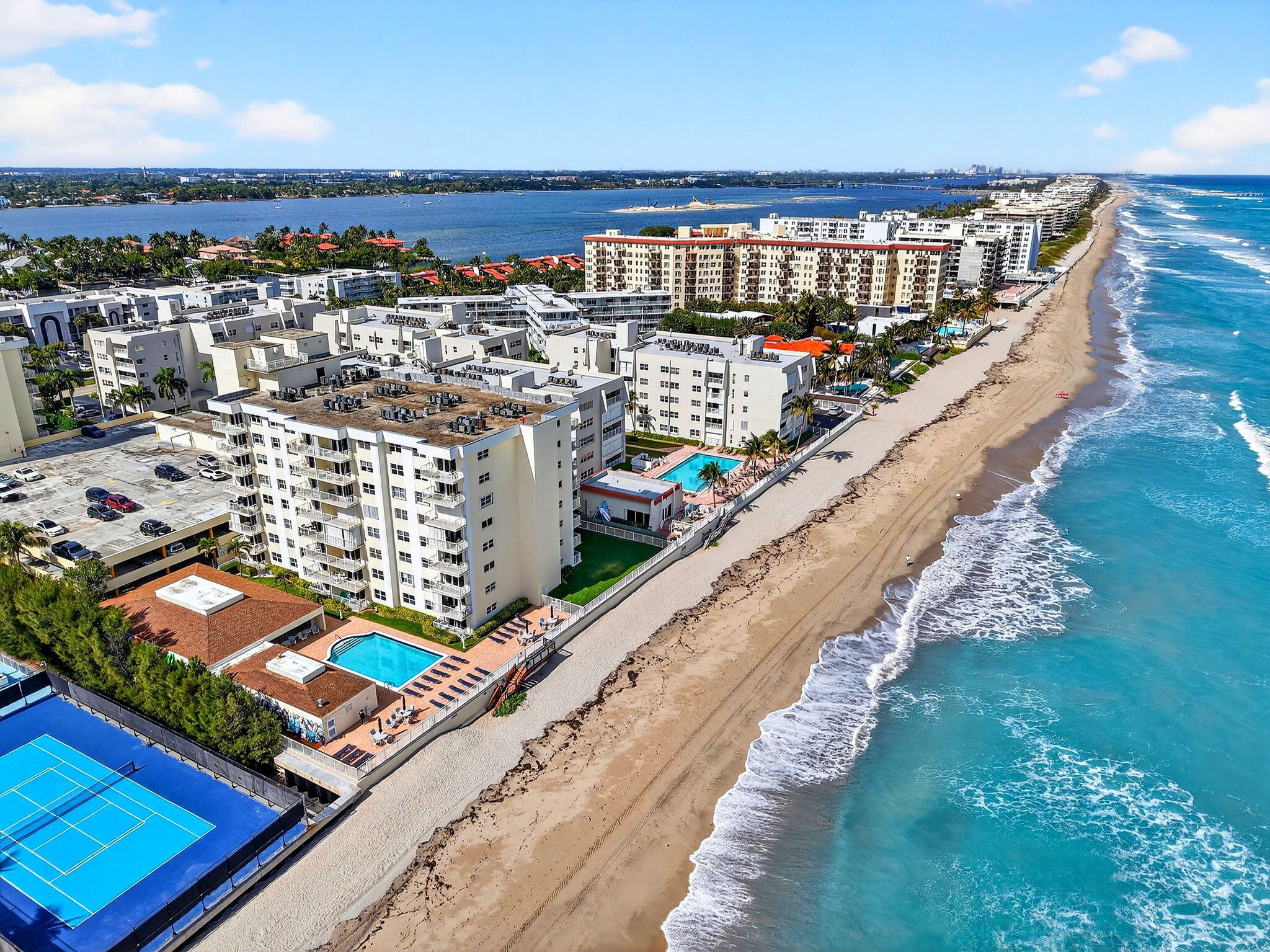 LE CHATEAU ROYAL CONDO - Residential