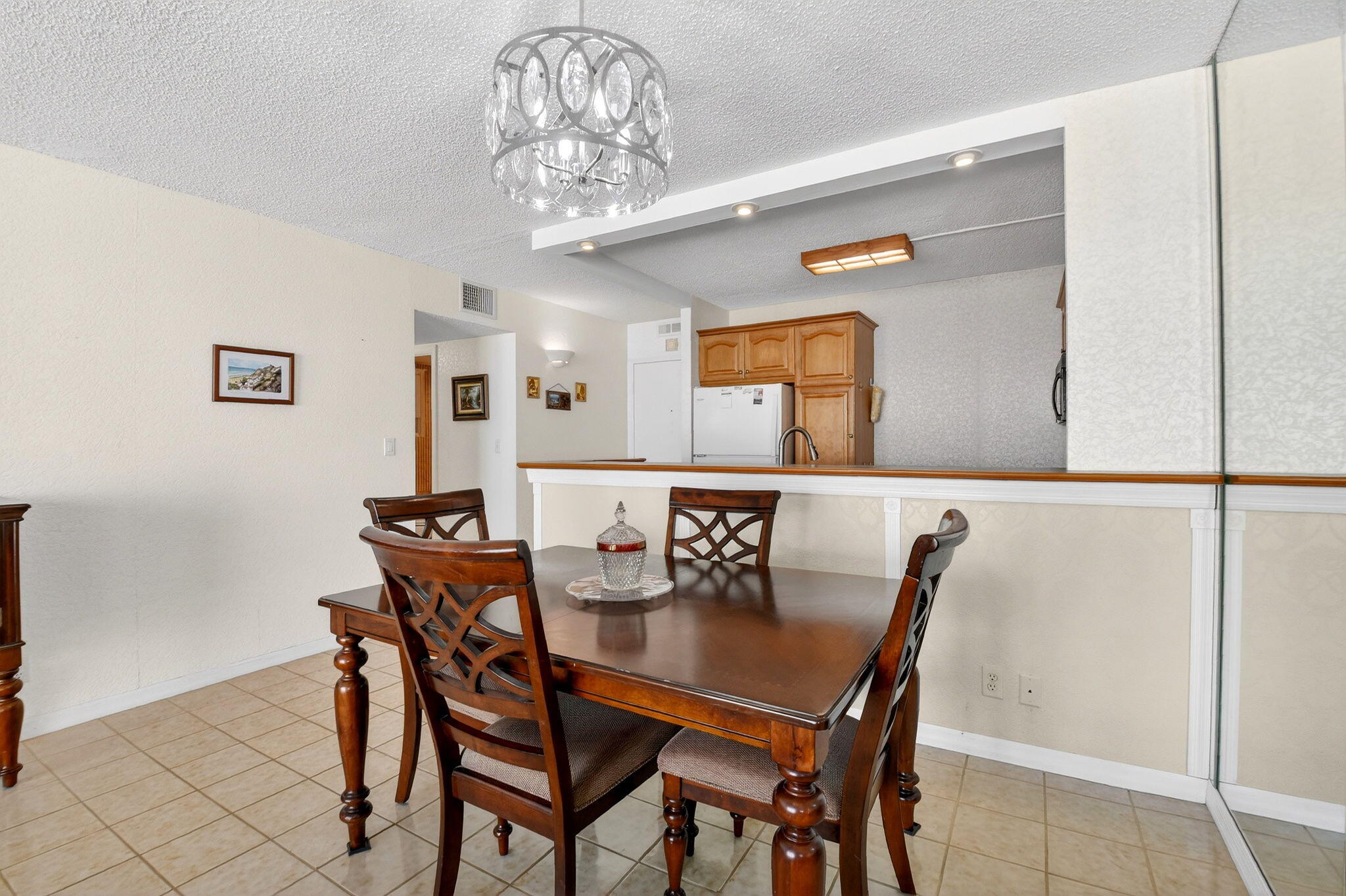 LE CHATEAU ROYAL CONDO - Residential