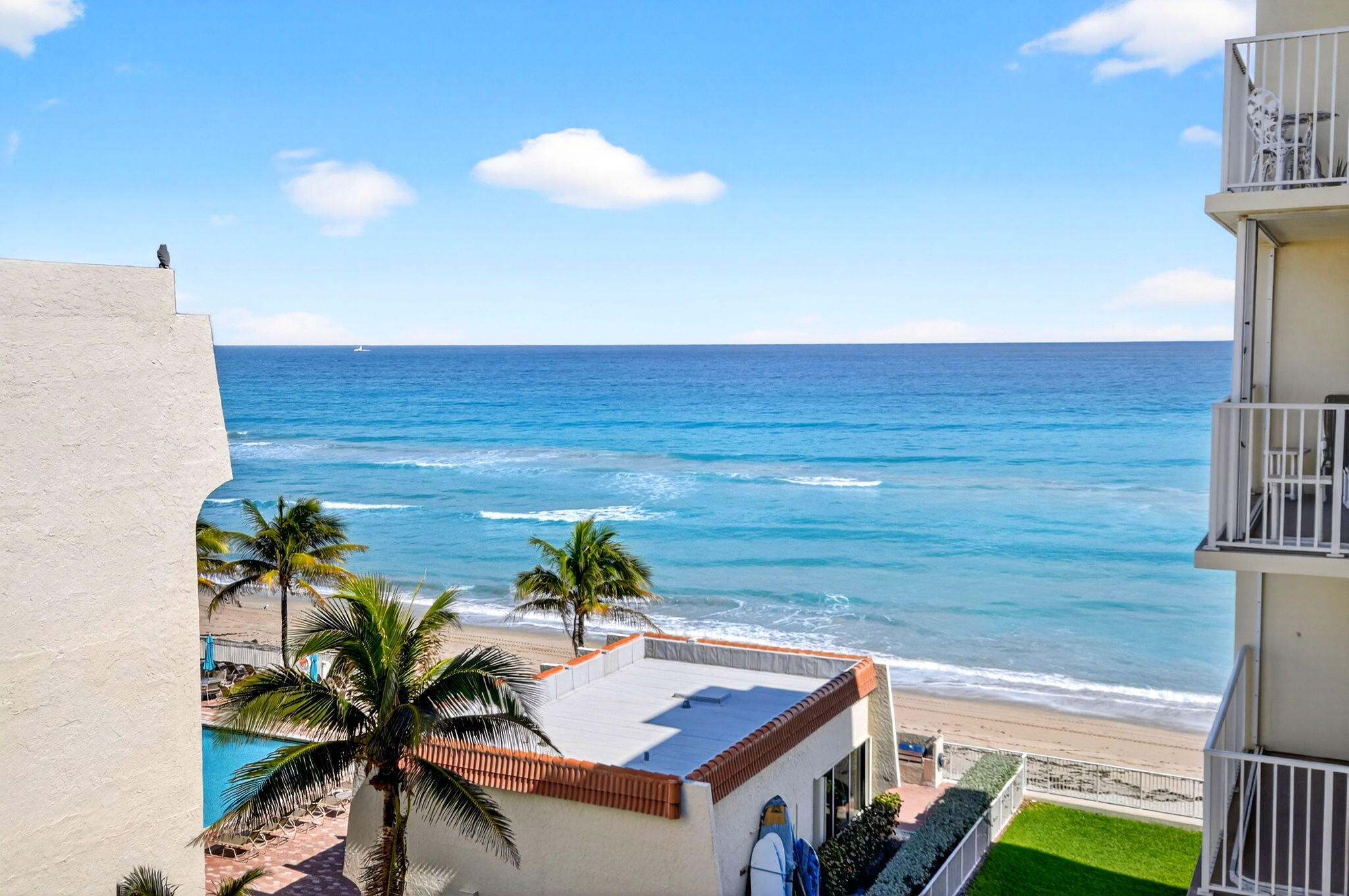 LE CHATEAU ROYAL CONDO - Residential