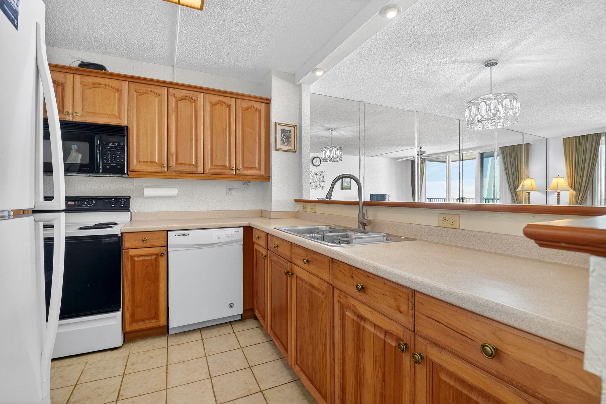 LE CHATEAU ROYAL CONDO - Residential