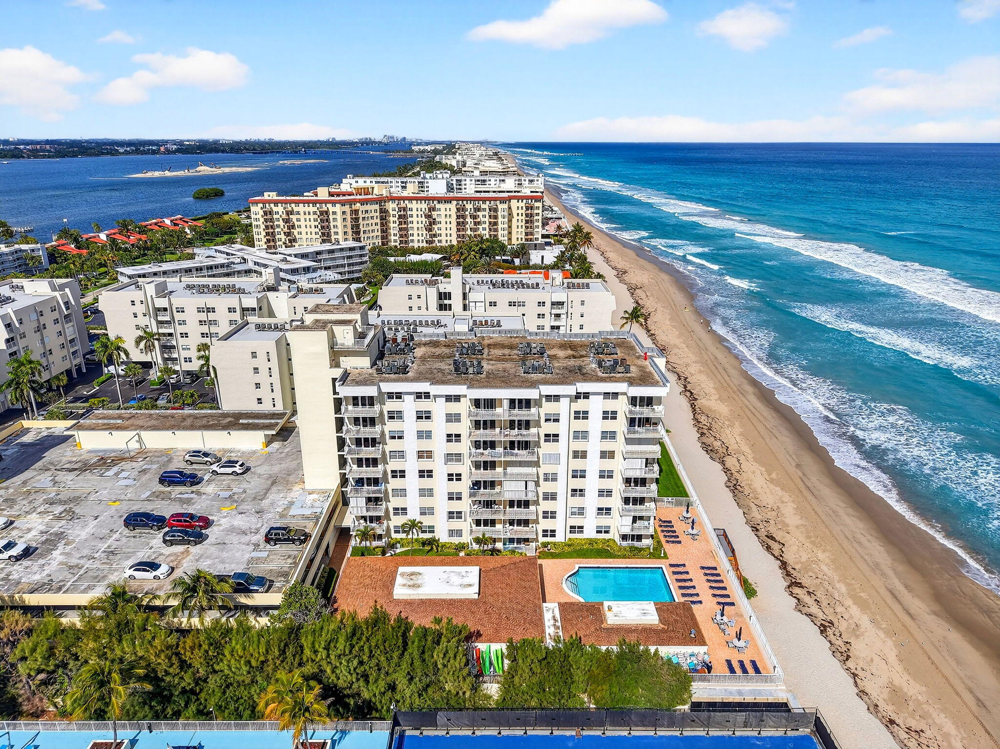 LE CHATEAU ROYAL CONDO - Residential