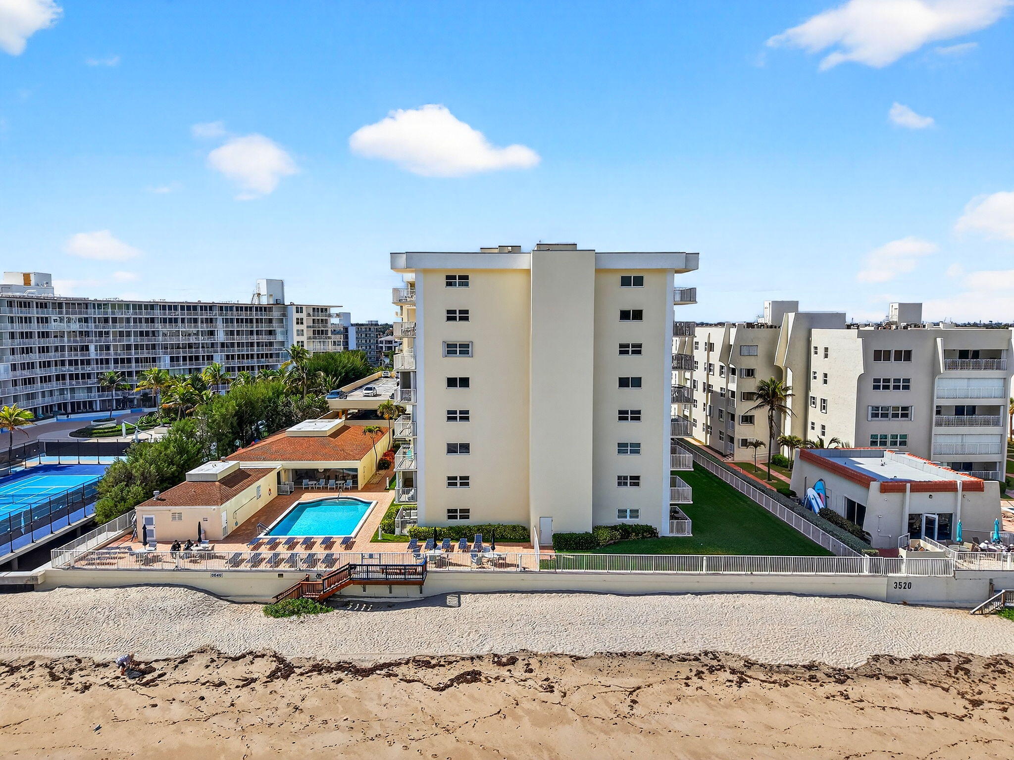 LE CHATEAU ROYAL CONDO - Residential