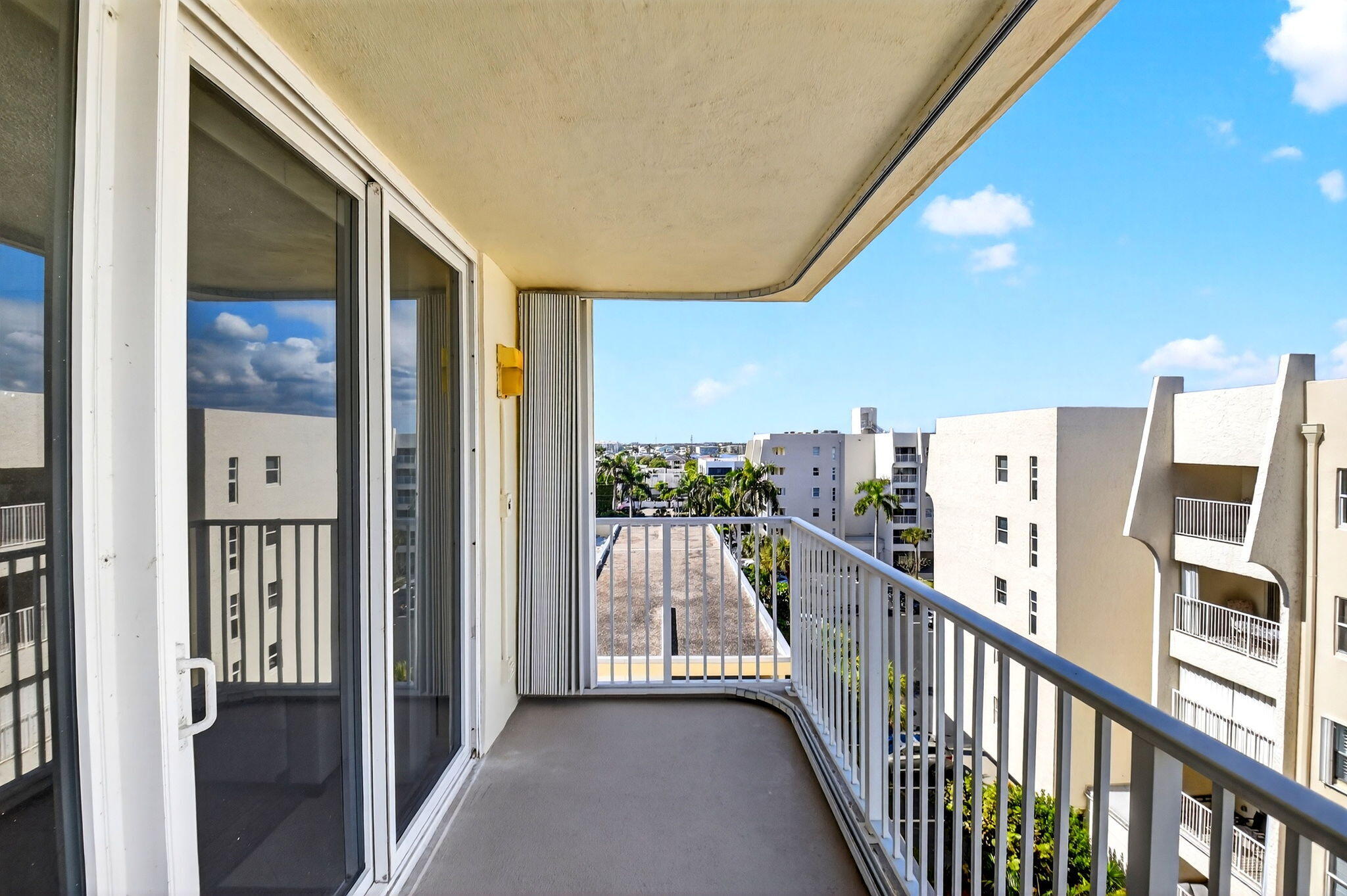 LE CHATEAU ROYAL CONDO - Residential