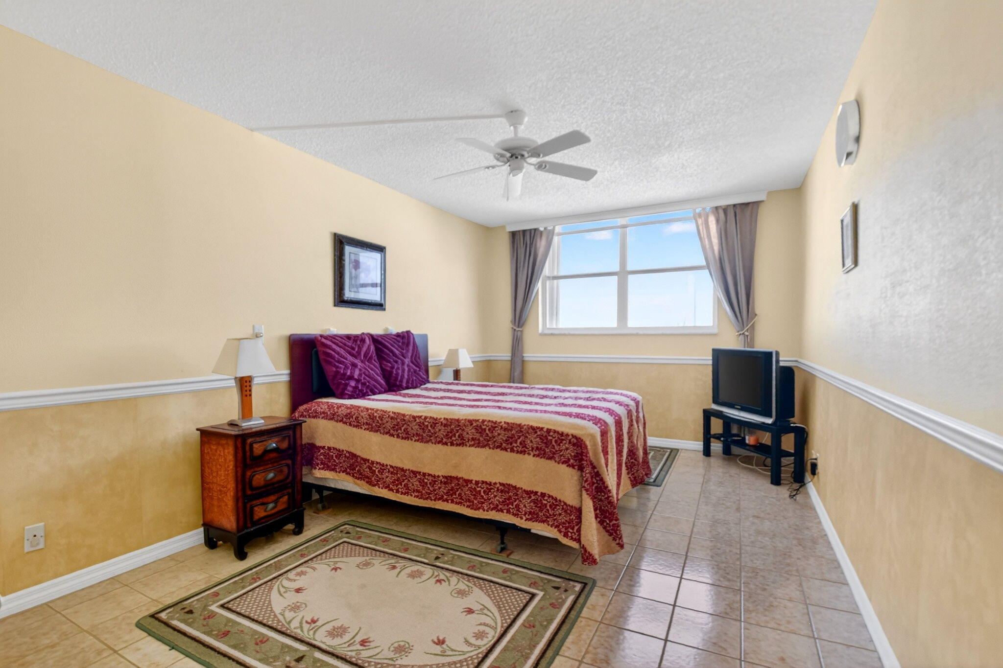 LE CHATEAU ROYAL CONDO - Residential