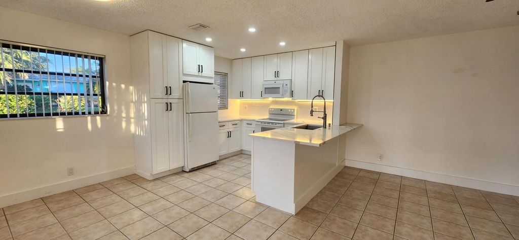 Photo of 2094 N Suzanne Cir, North Palm Beach, FL 33408 (MLS # R11047164)