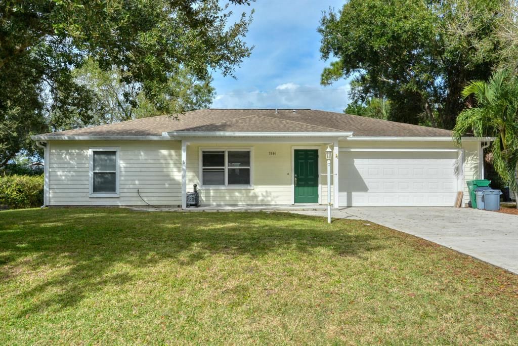 Photo of 7804 Lakeside Way, Fort Pierce, FL 34951 (MLS # R10759623)