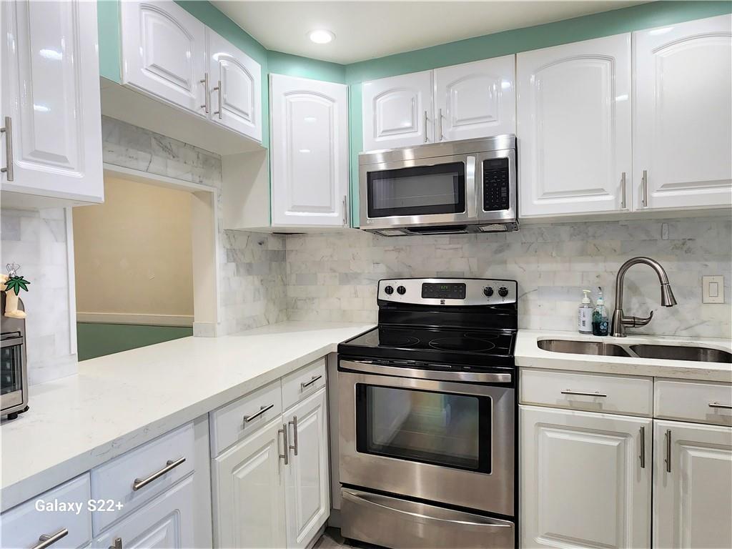 LIGHTHOUSE POINT GARDENS - Residential