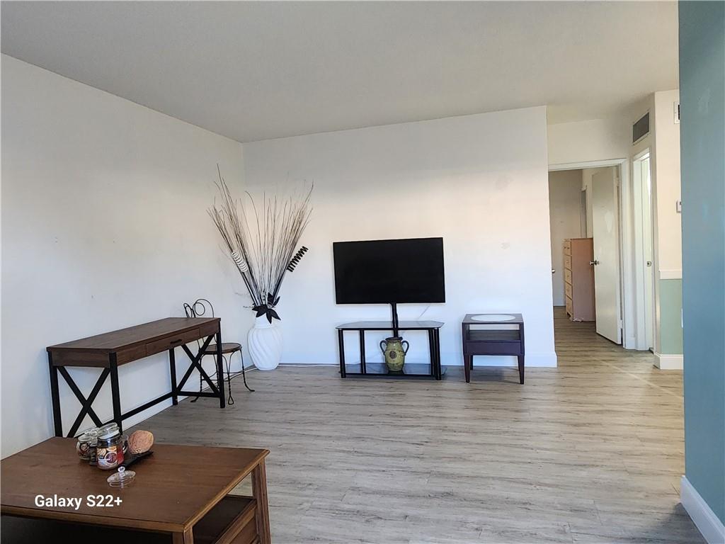 LIGHTHOUSE POINT GARDENS - Residential