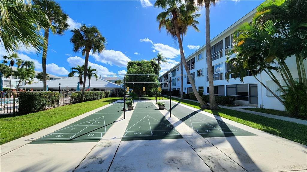 LIGHTHOUSE POINT GARDENS - Residential