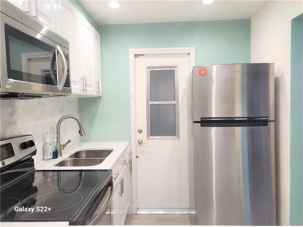 LIGHTHOUSE POINT GARDENS - Residential