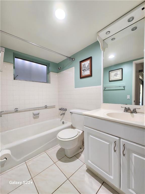 LIGHTHOUSE POINT GARDENS - Residential