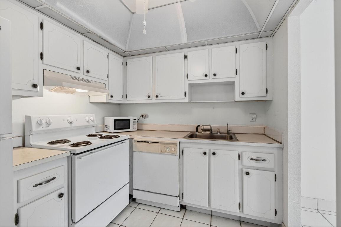 KINGS POINT - Residential