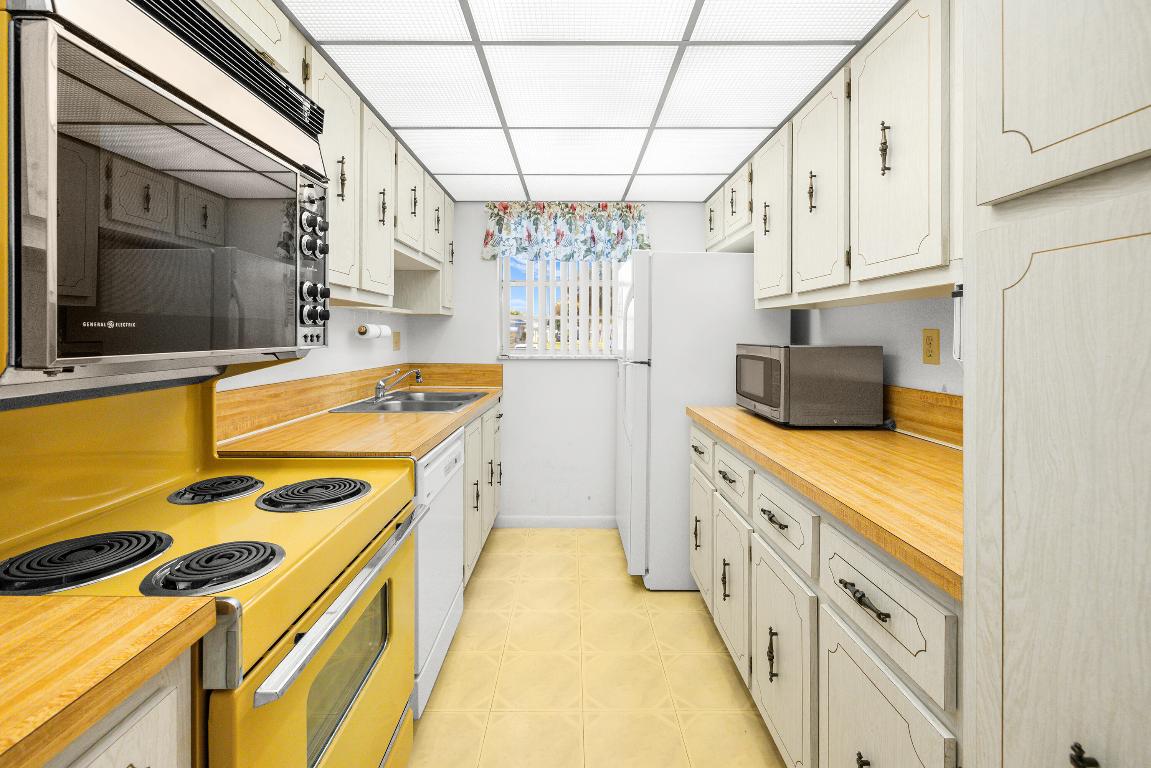 HIGH POINT OF DELRAY SEC 5 CONDO - Residential