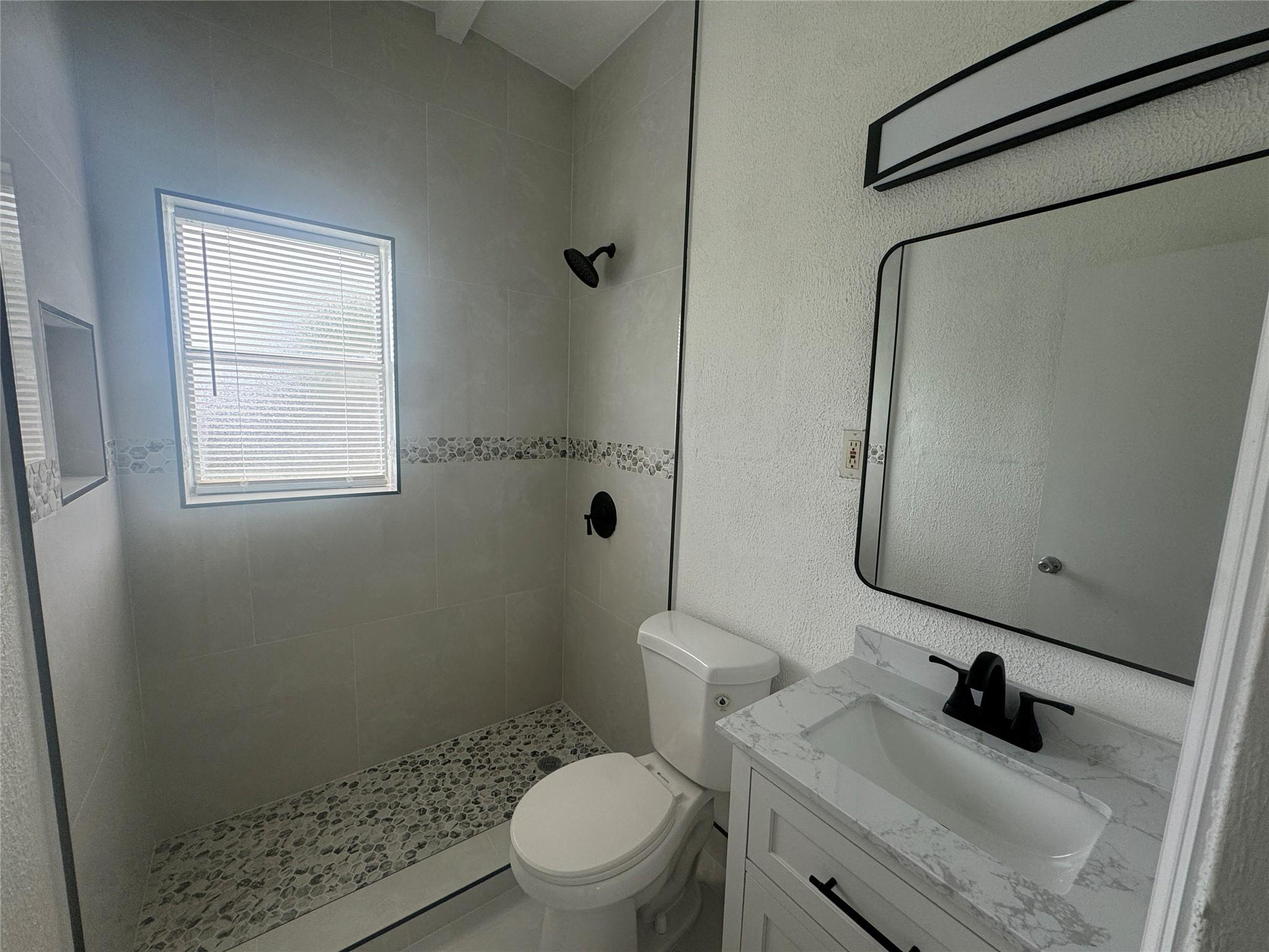 550 NW 15th Ct