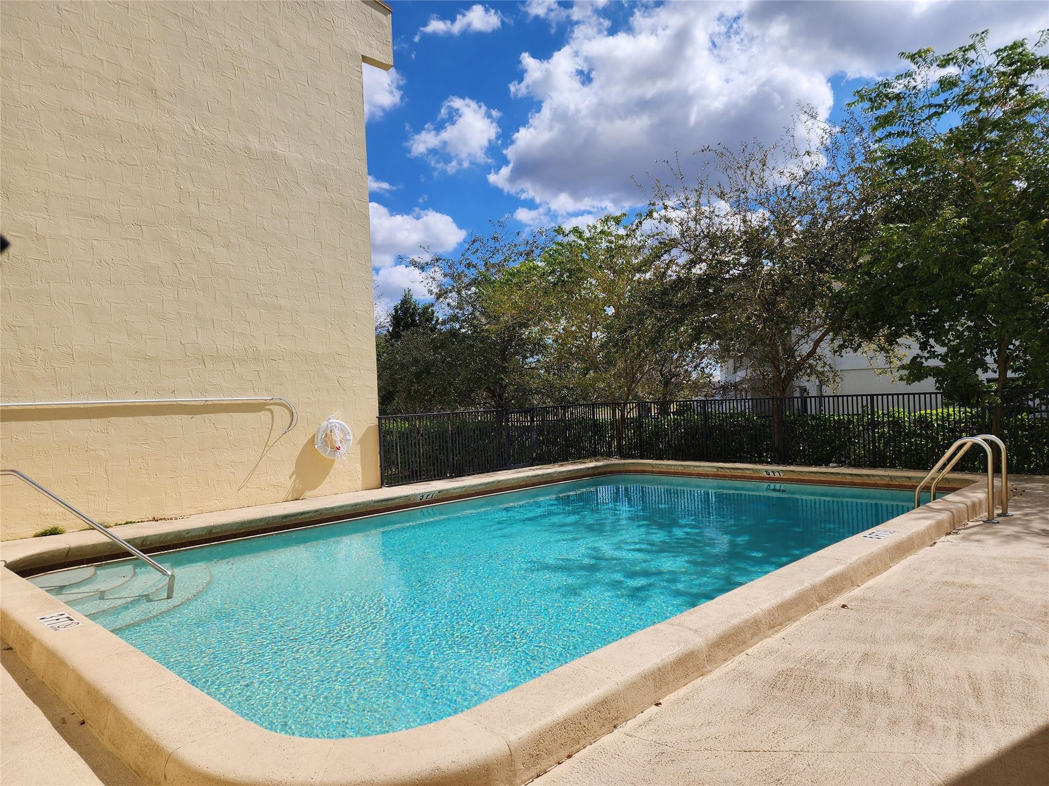 FAIRWAYS OF CORAL SPRINGS - Residential