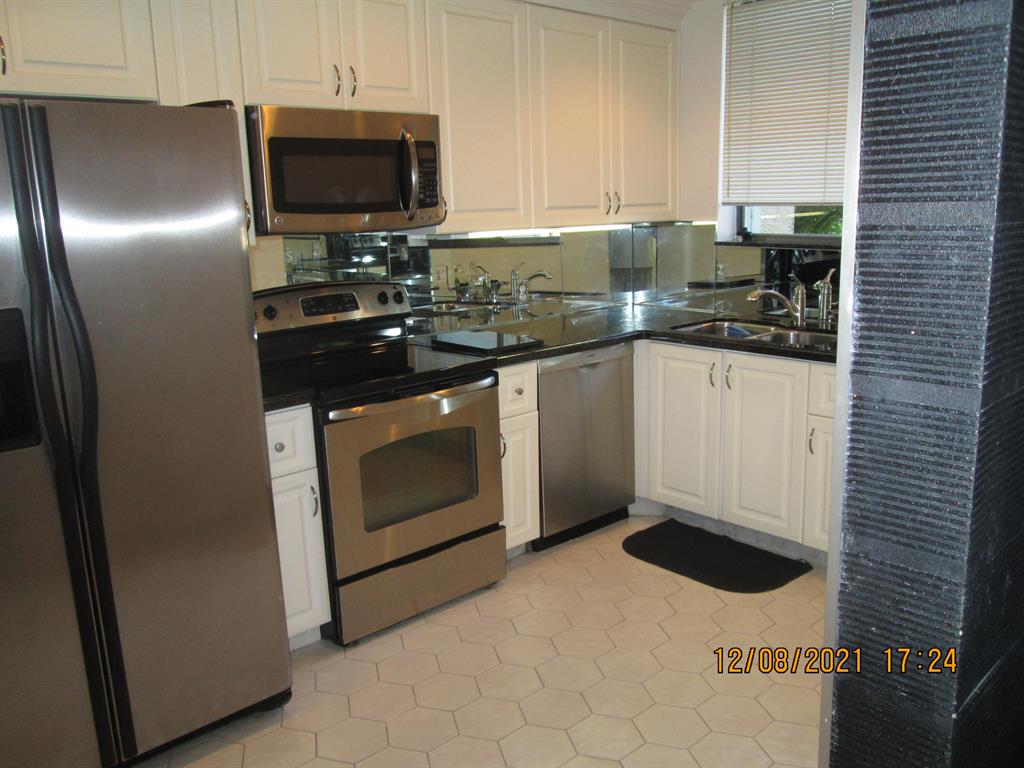 FOUNTAINS OF PALM BEACH CONDO 3 - Residential