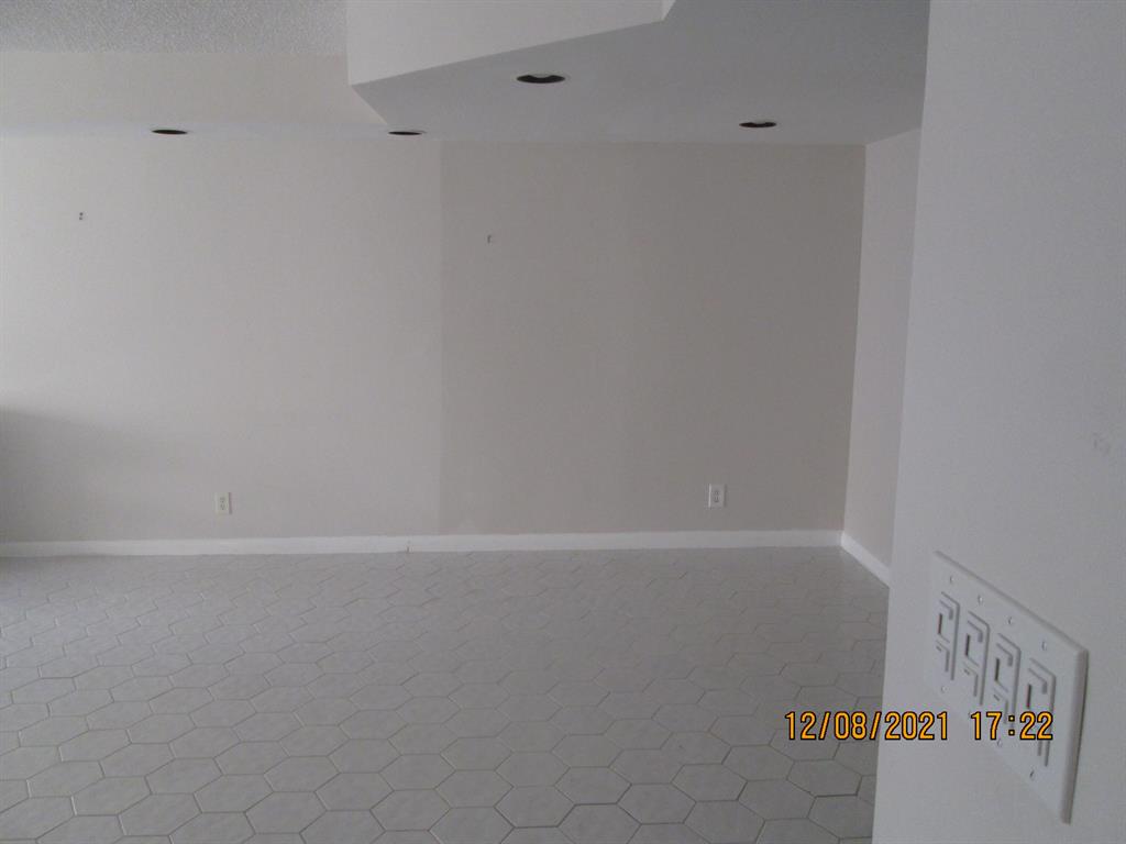 FOUNTAINS OF PALM BEACH CONDO 3 - Residential