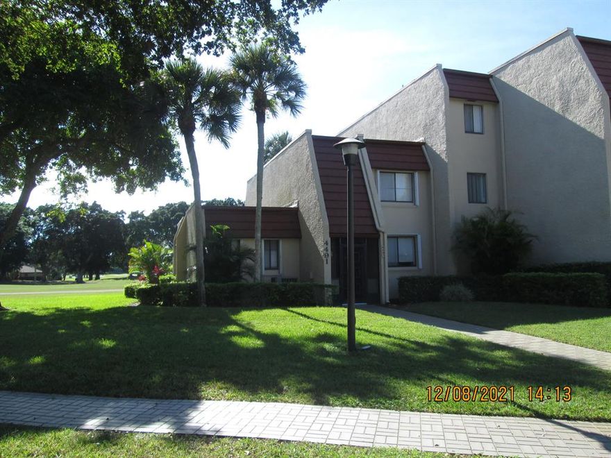 Luxemburg townhouse with spectacular long golf and water views. 3BR, 2.5 baths, Florida room and multiple built-ins throughout. White kitchen cabinets, granite counters, and stainless appliances. Accordion hurricane shutters, custom electric switches  and extensive recess lighting. All ages welcome, no mandatory membership and community pool. Sold AS IS.