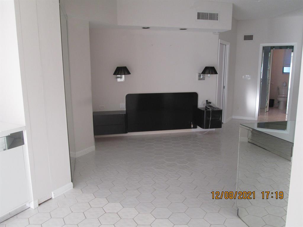 FOUNTAINS OF PALM BEACH CONDO 3 - Residential