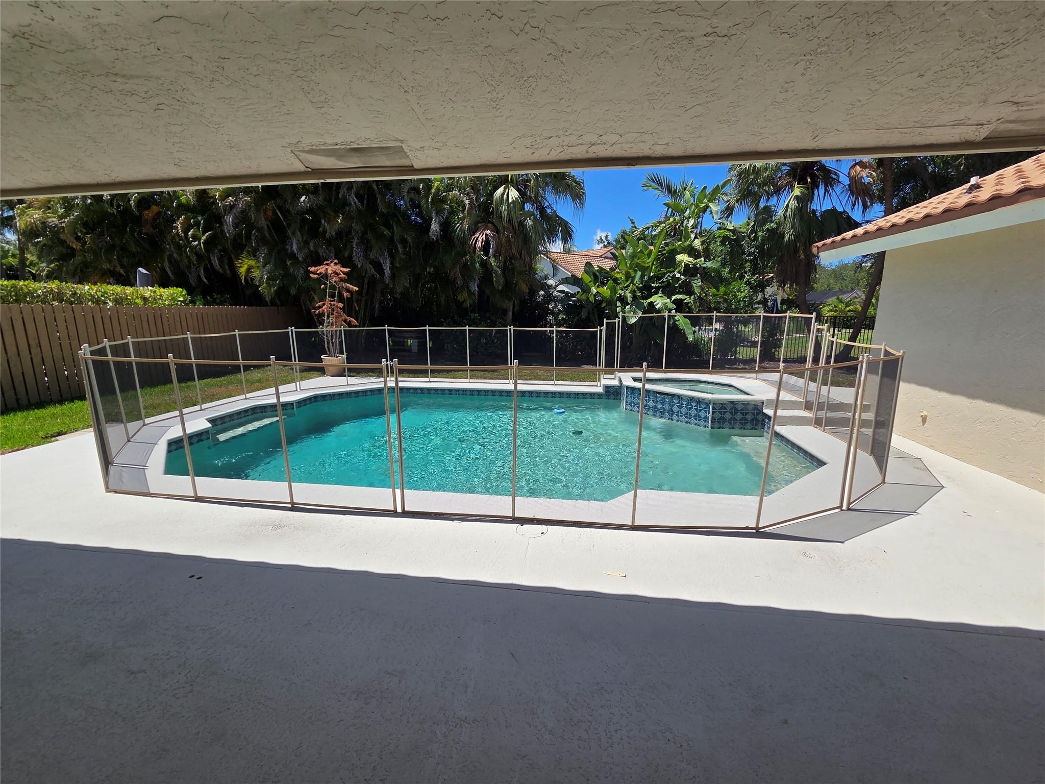 1624 Newport Ln