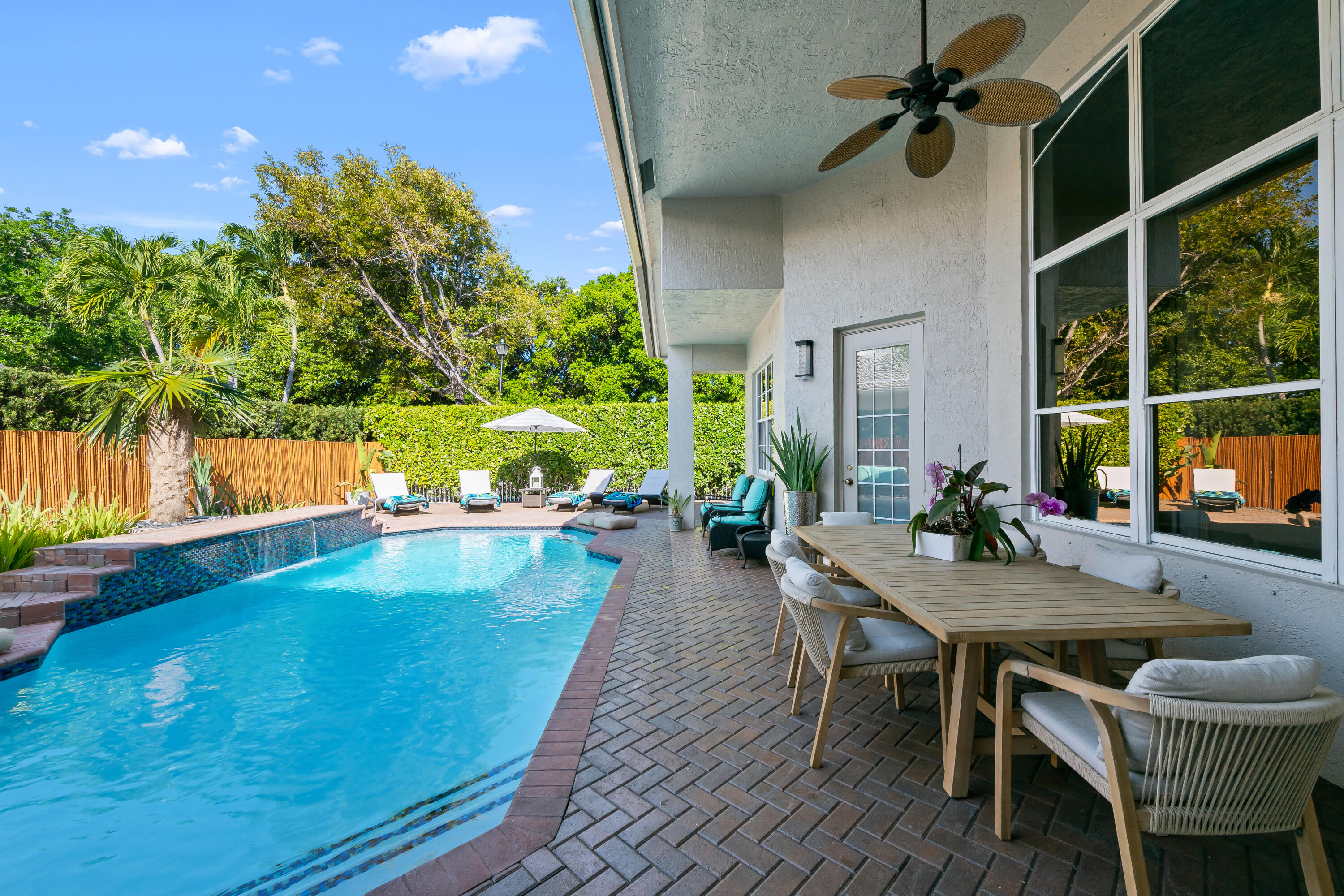 ROLLING HILLS GOLF & TENNIS CLUB - Residential