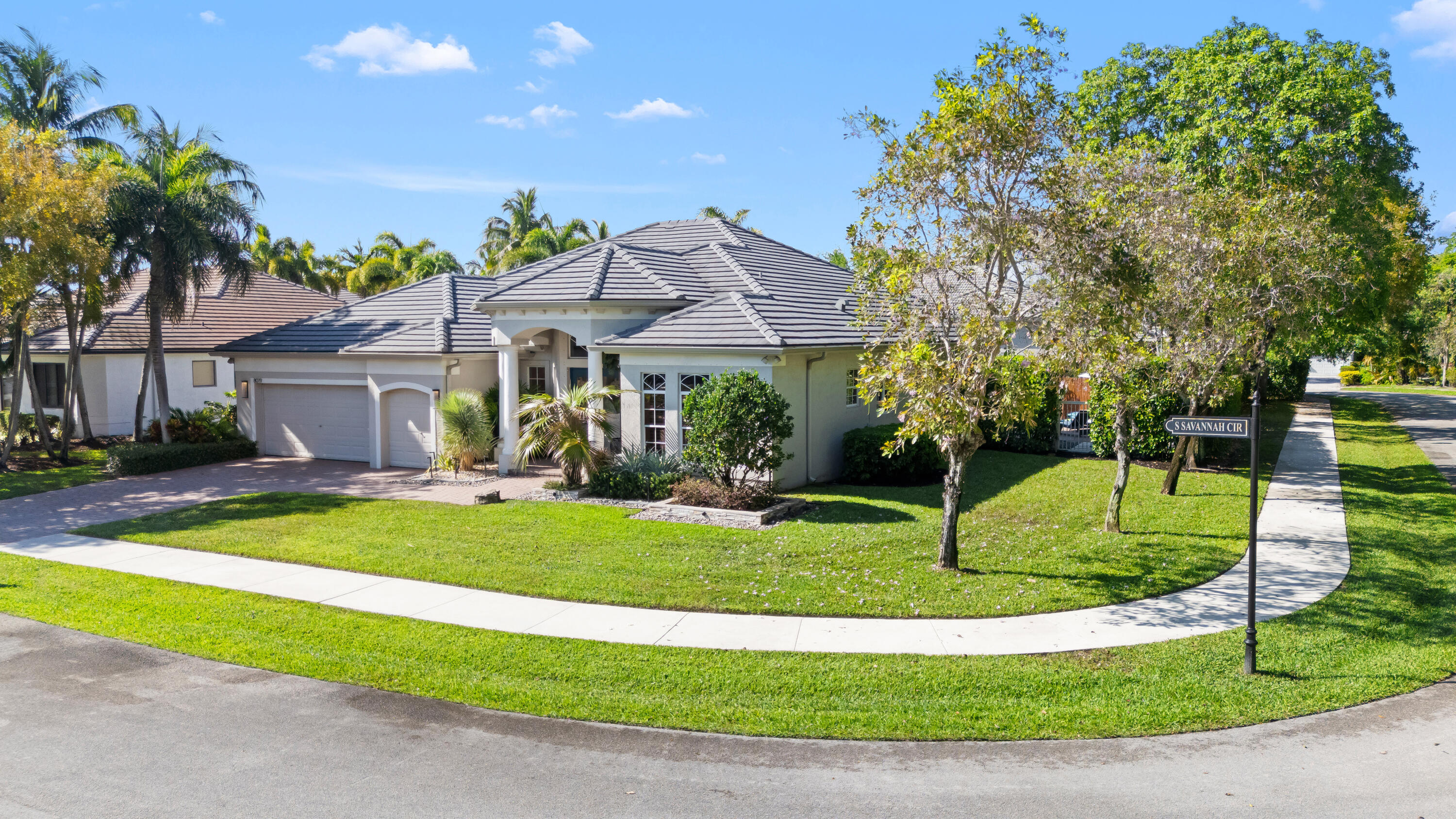 ROLLING HILLS GOLF & TENNIS CLUB - Residential