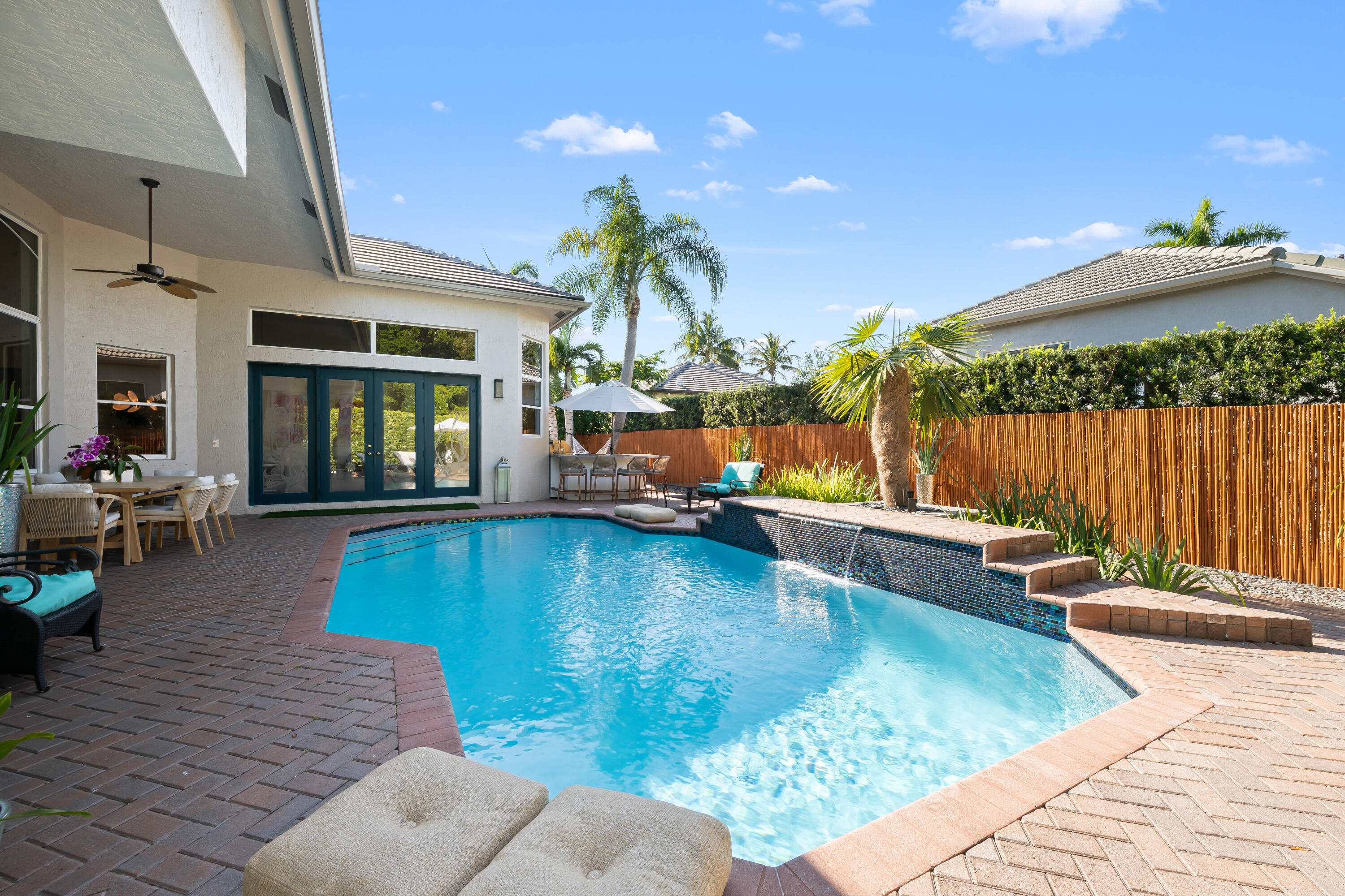 ROLLING HILLS GOLF & TENNIS CLUB - Residential