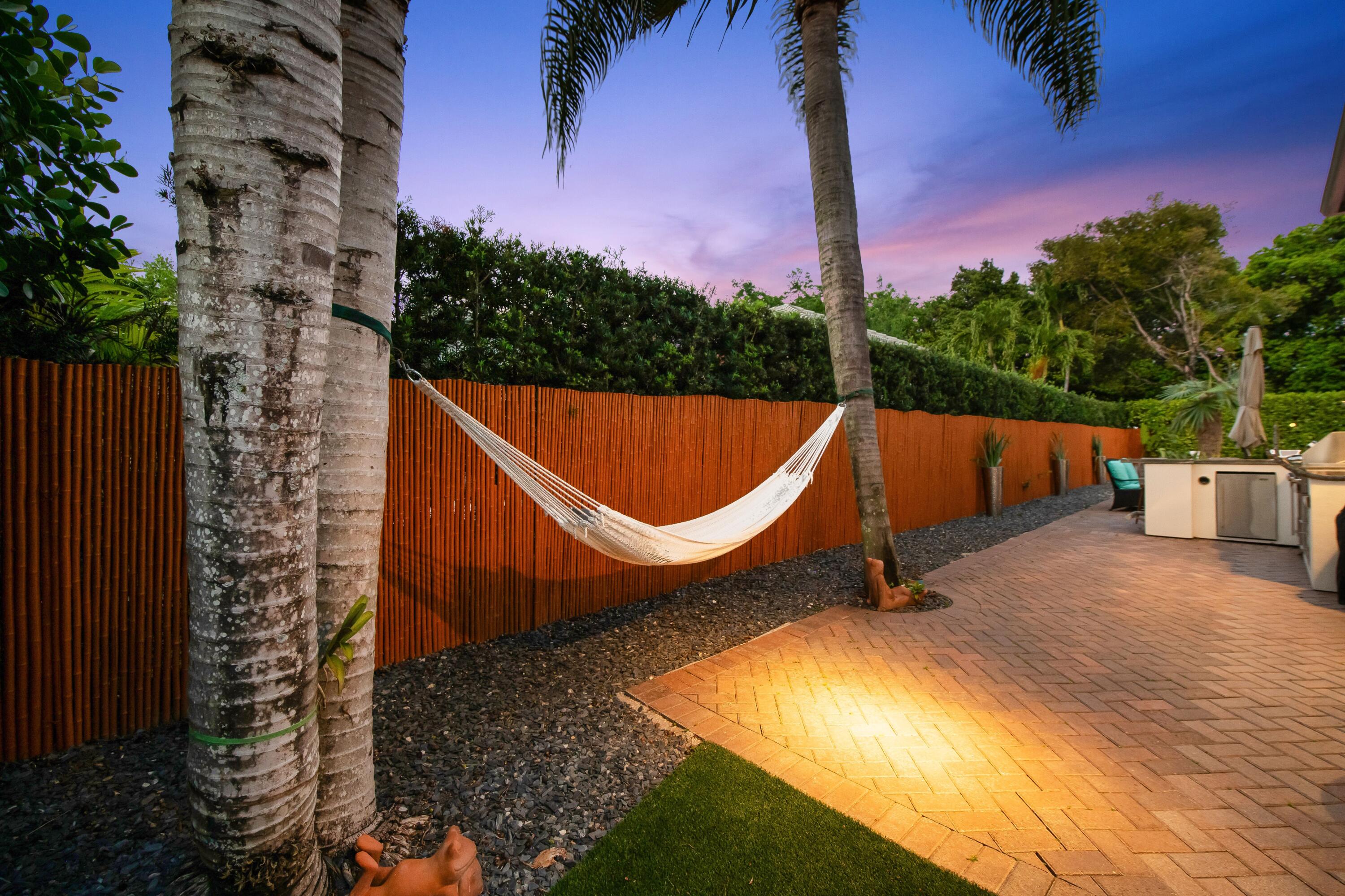 ROLLING HILLS GOLF & TENNIS CLUB - Residential