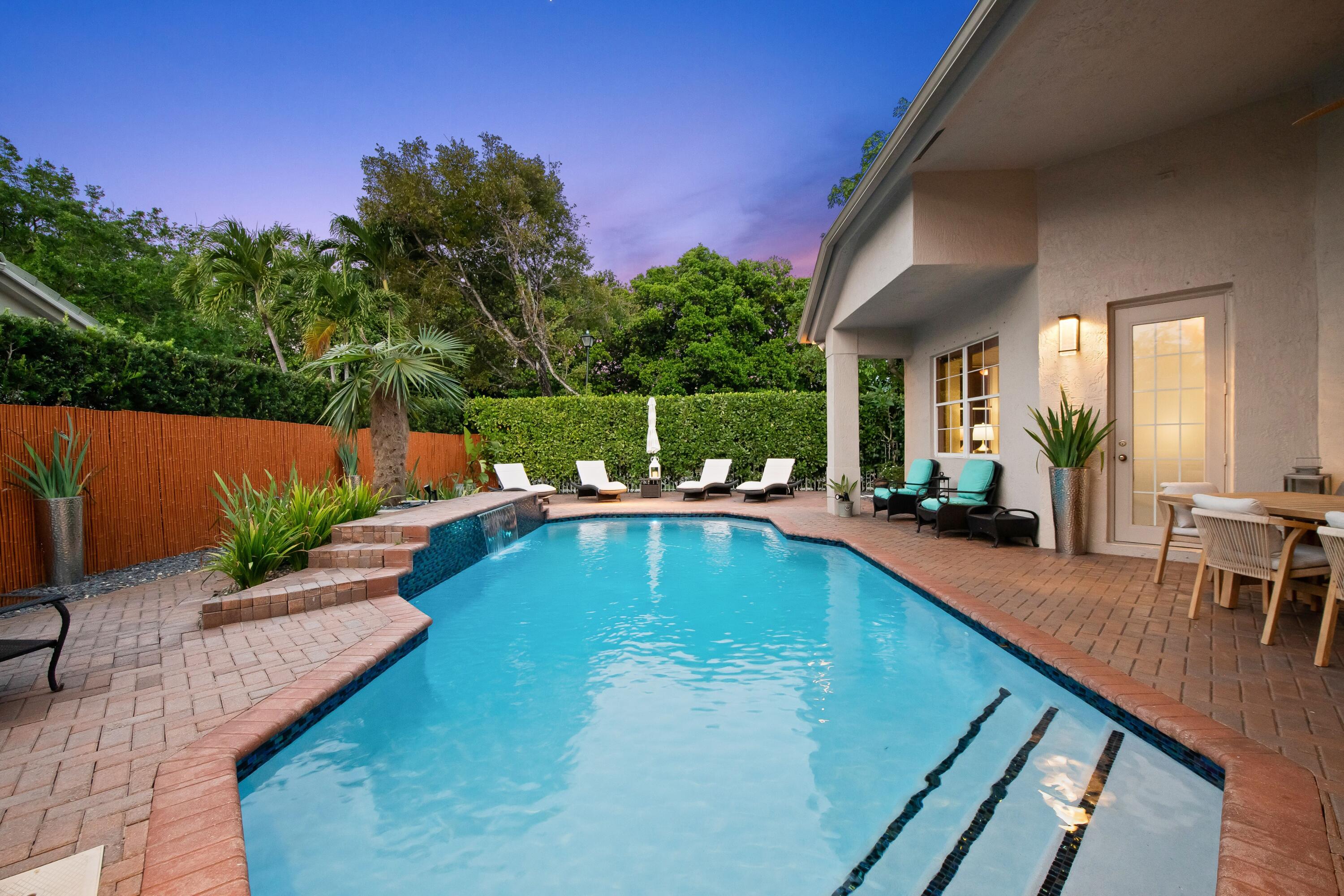 ROLLING HILLS GOLF & TENNIS CLUB - Residential