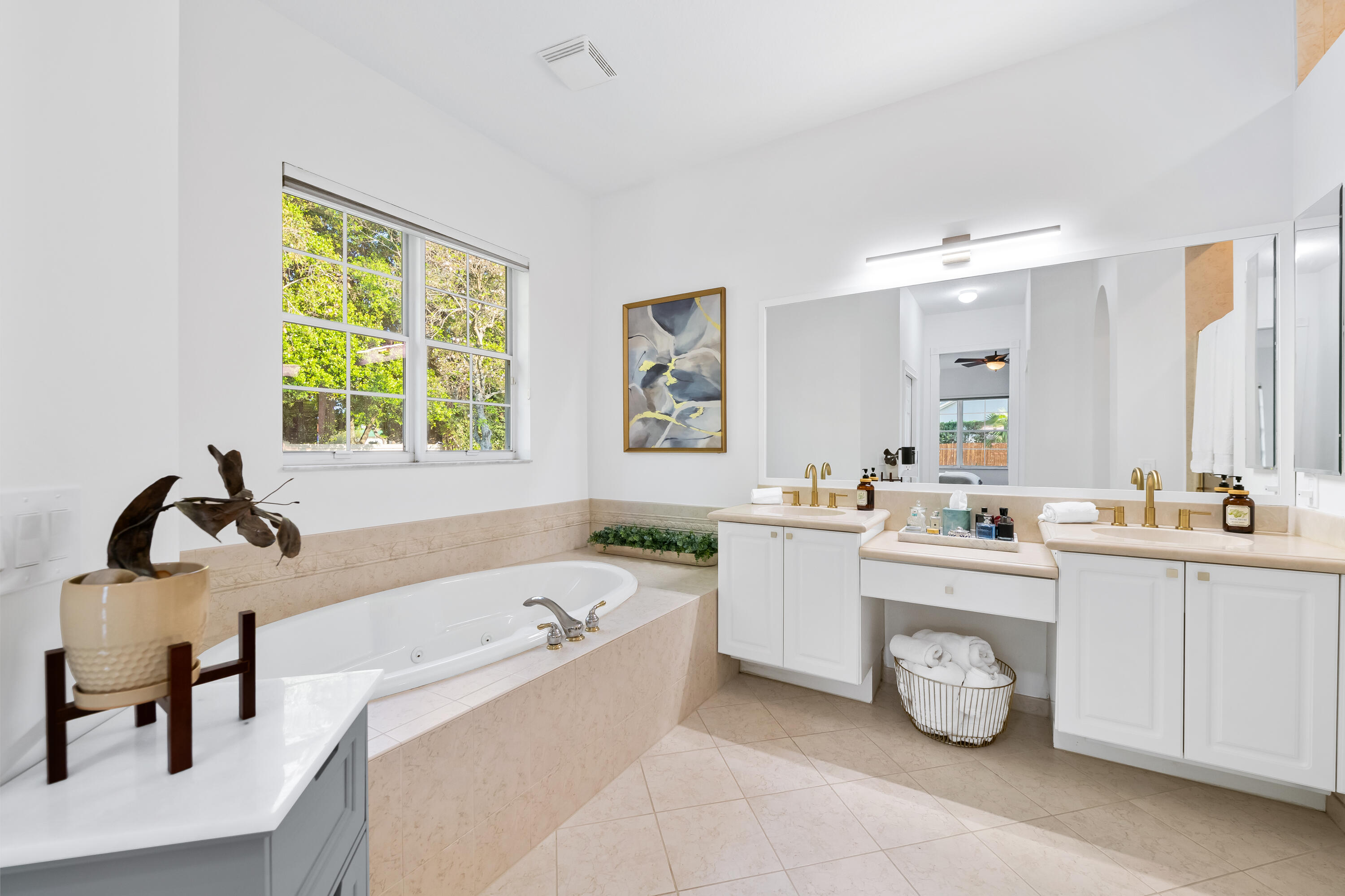 ROLLING HILLS GOLF & TENNIS CLUB - Residential