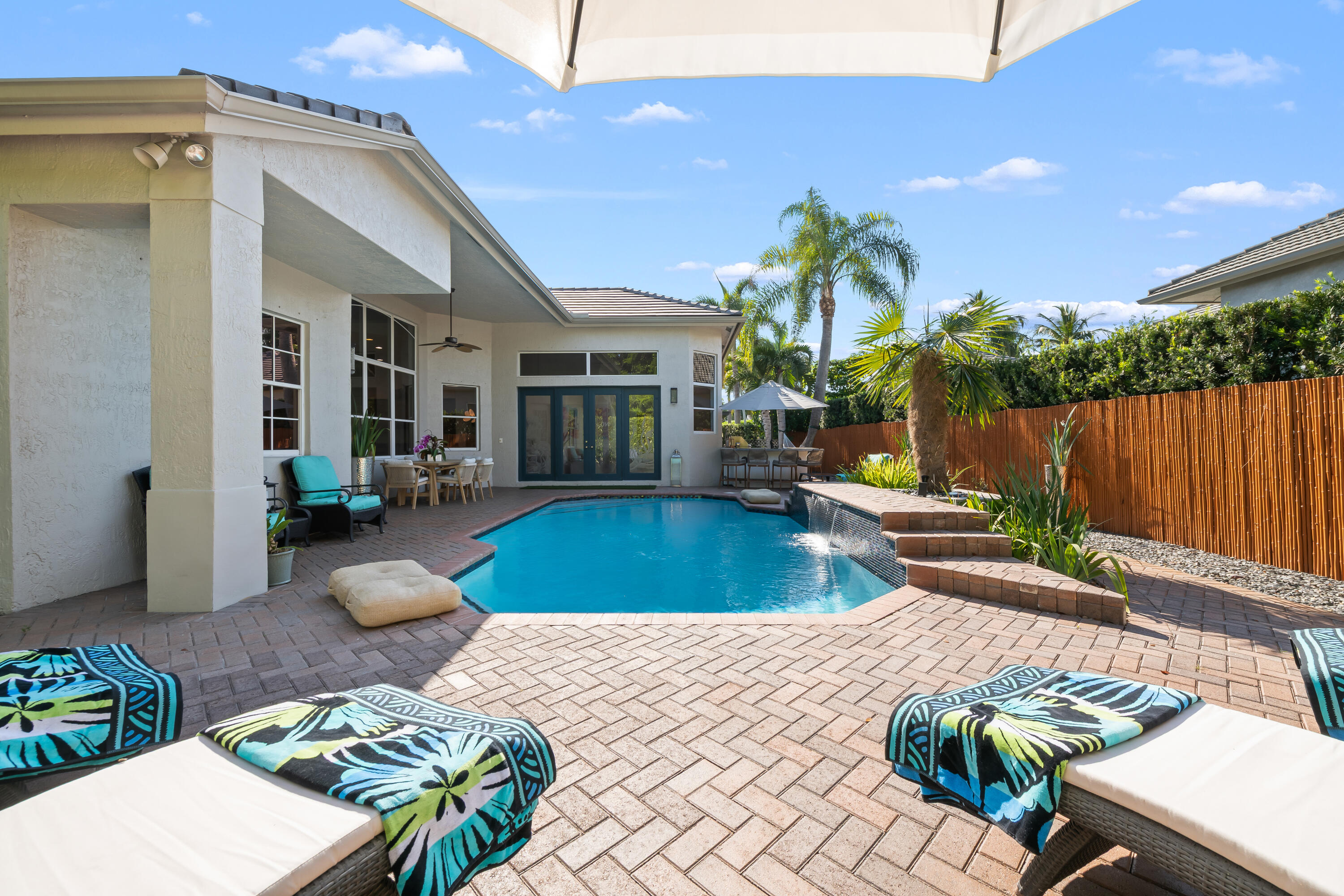 ROLLING HILLS GOLF & TENNIS CLUB - Residential