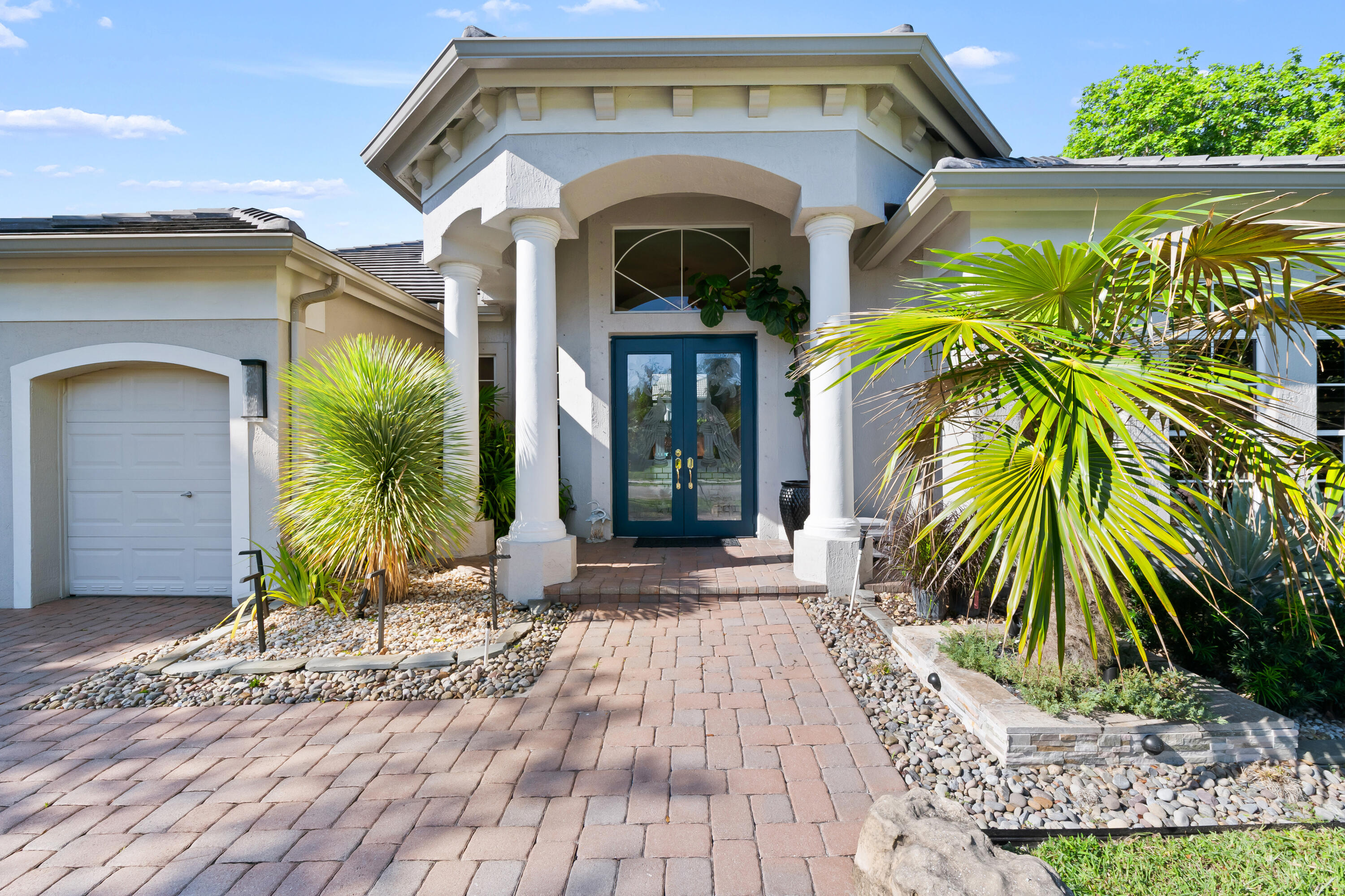 ROLLING HILLS GOLF & TENNIS CLUB - Residential