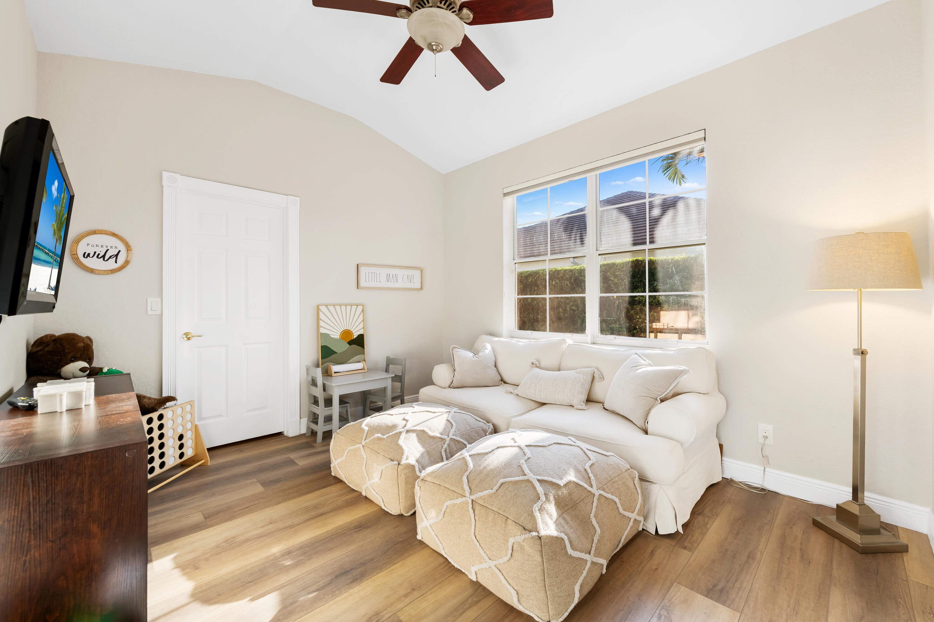 ROLLING HILLS GOLF & TENNIS CLUB - Residential