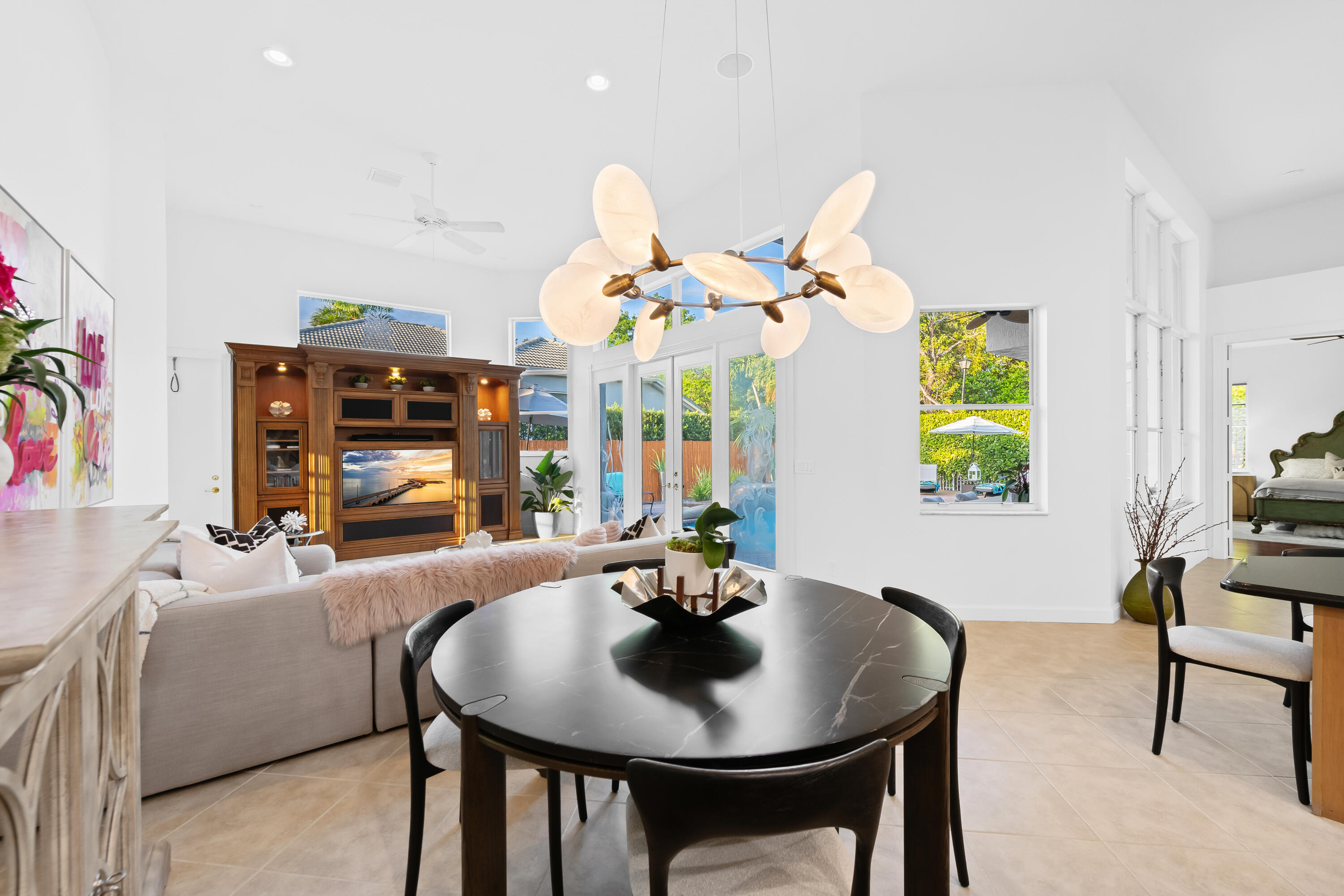 ROLLING HILLS GOLF & TENNIS CLUB - Residential