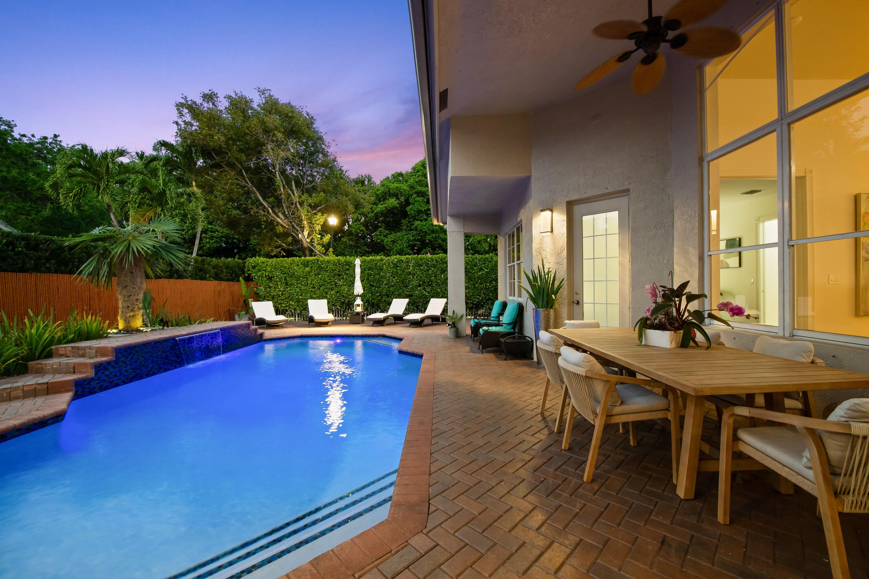 ROLLING HILLS GOLF & TENNIS CLUB - Residential